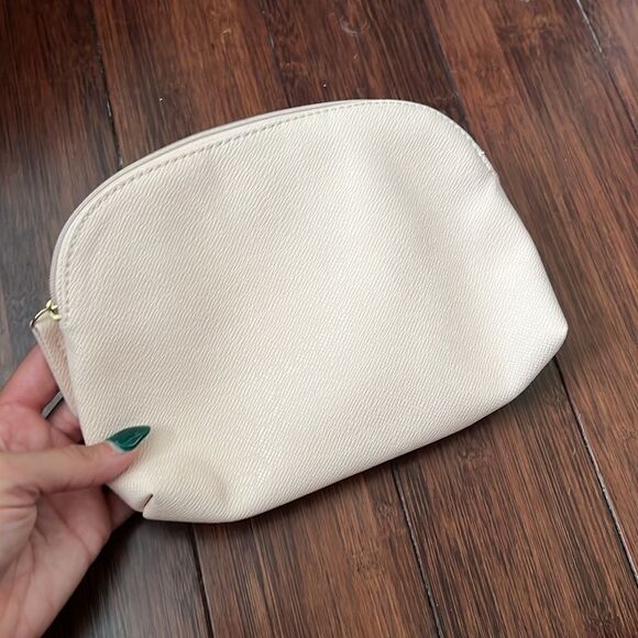 Creme Colored Tahari Cosmetic Bag - Small Makeup Zipper Pouch - NEW - Never Used - Picture 3 of 4